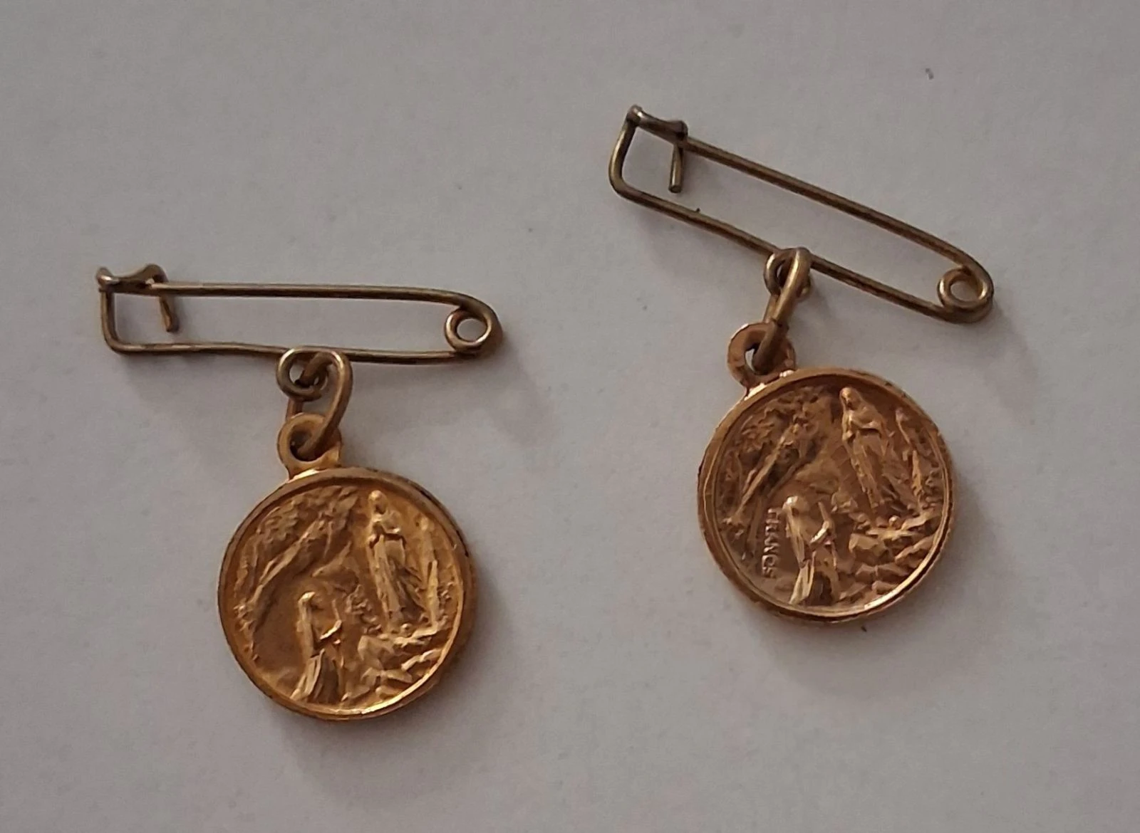 Lot of 2 identical religious medals – photo 2